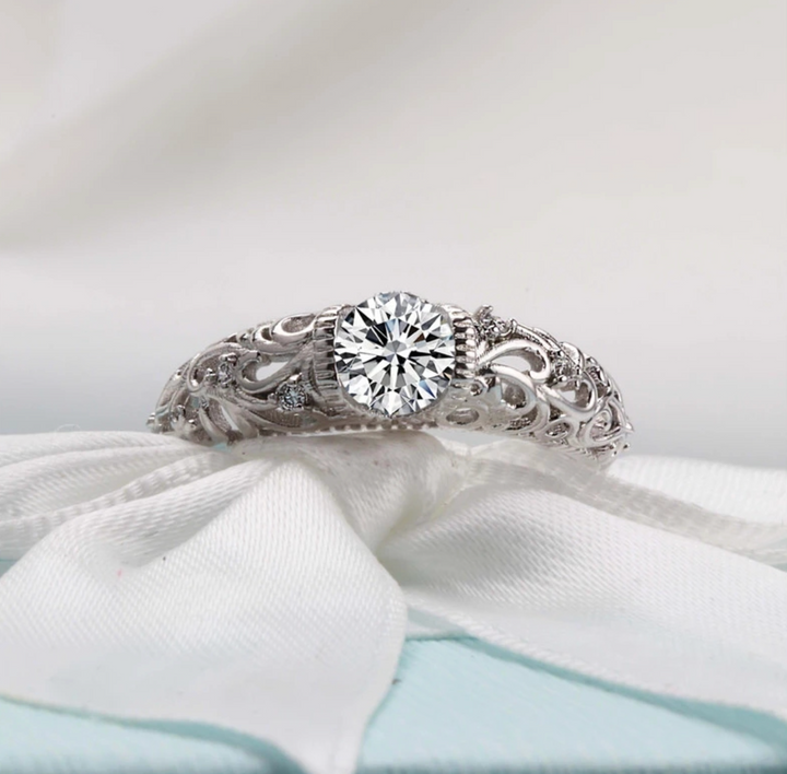 Tyylikkäät renkaat sterling-hopeasta